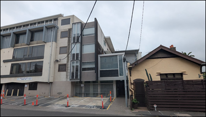 A building with a parking lot

AI-generated content may be incorrect.