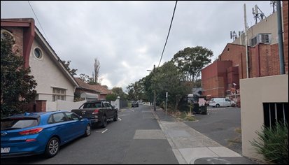 A street with cars parked on it

AI-generated content may be incorrect.